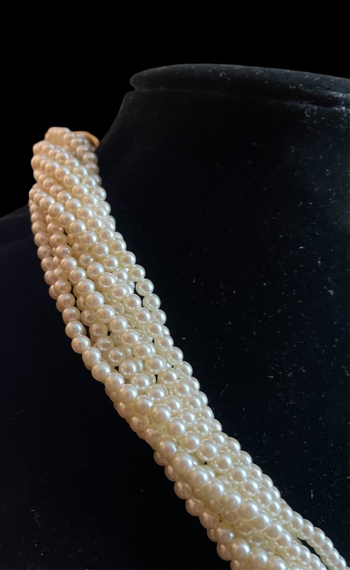 COLLIER  DE LA MAISON ESCADA MULTIRANGS DE PERLES FANTAISIE ET MOTIF FLORAL VERS 1990-photo-2