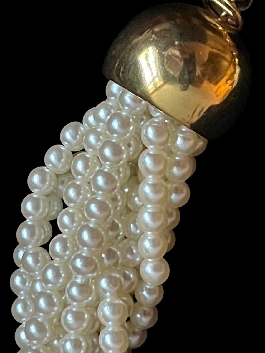 COLLIER  DE LA MAISON ESCADA MULTIRANGS DE PERLES FANTAISIE ET MOTIF FLORAL VERS 1990-photo-6