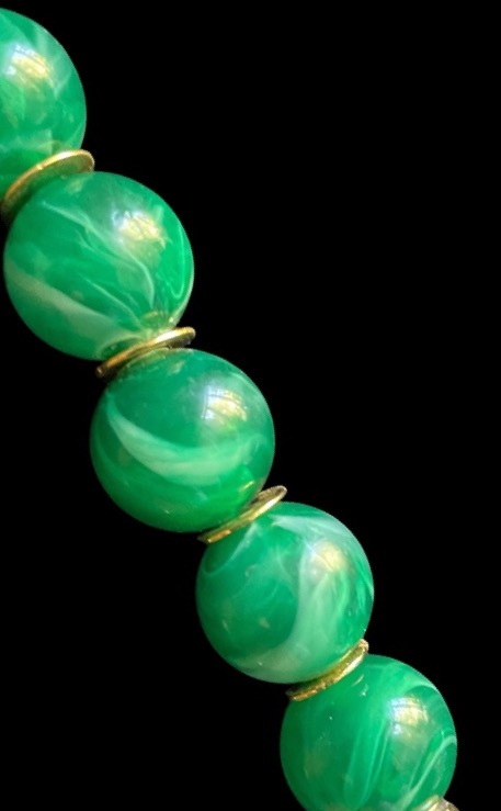 COLLIER SAUTOIR COUTURE DE LA MAISON GUY LAROCHE PERLES FANTAISIE VERTES ET NACRÉES ANNÉES 1980-photo-5