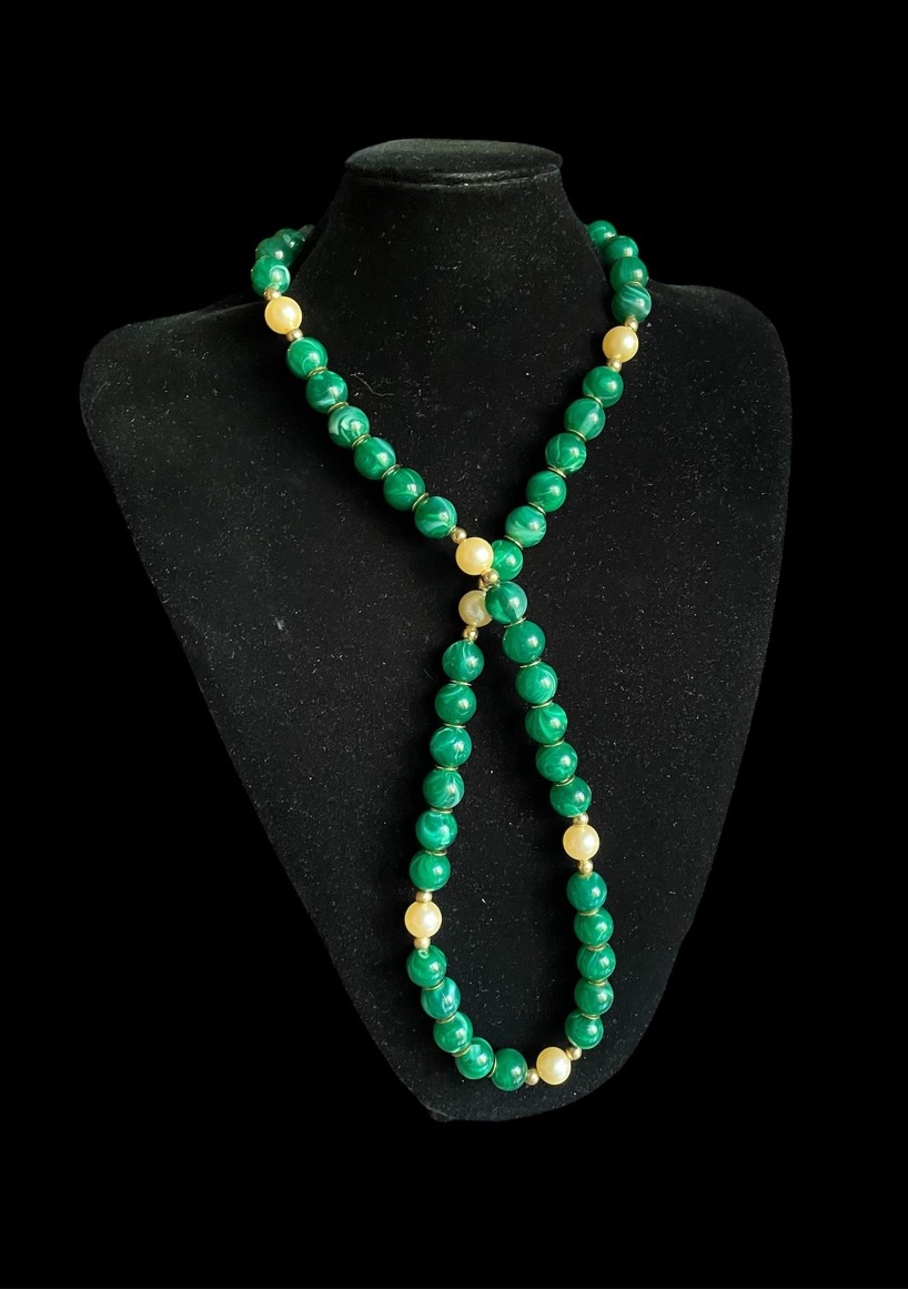 COLLIER SAUTOIR COUTURE DE LA MAISON GUY LAROCHE PERLES FANTAISIE VERTES ET NACRÉES ANNÉES 1980-photo-7