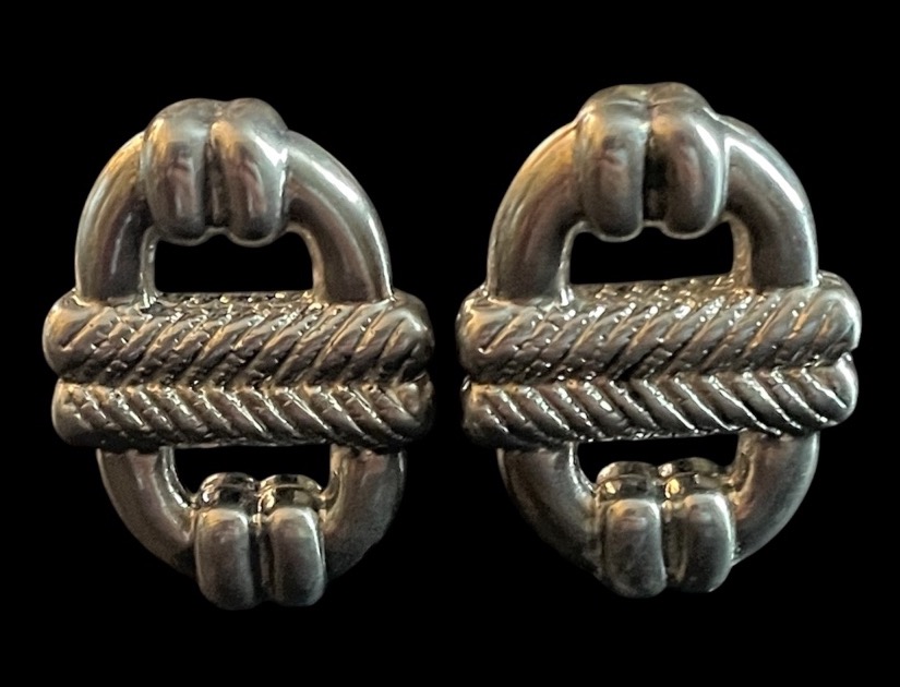 BOUCLES D’OREILLES CLIPS COUTURE MAISON GUY LAROCHE EN MÉTAL ARGENTÉ À MAILLON MARIN VERS 1980-photo-3