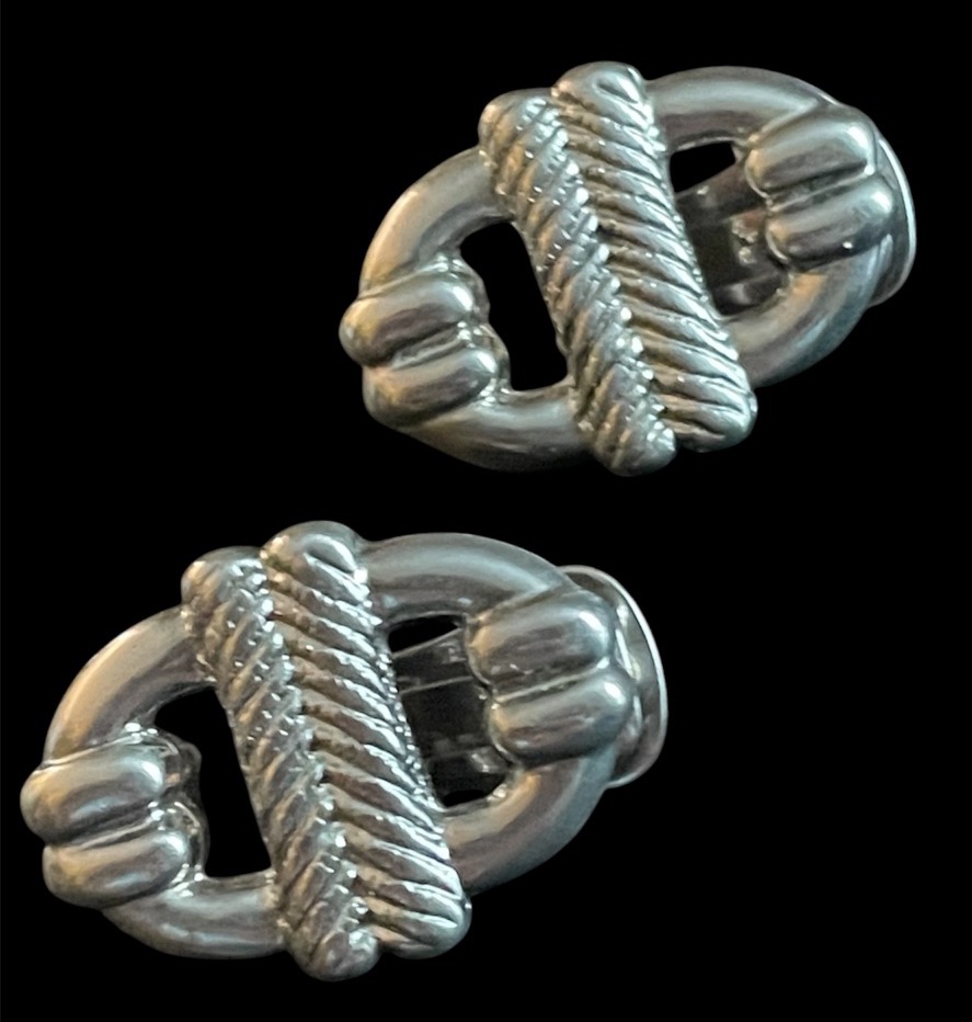 BOUCLES D’OREILLES CLIPS COUTURE MAISON GUY LAROCHE EN MÉTAL ARGENTÉ À MAILLON MARIN VERS 1980-photo-7