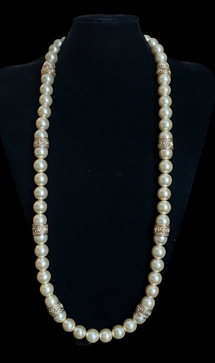 SAUTOIR DE LA MAISON GUY LAROCHE PERLES FANTAISIE EN VERRES ET MÉTAL DORÉ 1980 BIJOU COUTURE-photo-2
