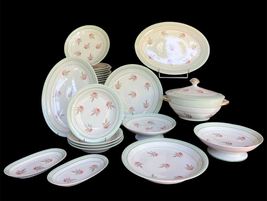 Charles Ahrenfeldt Limoges Porcelain Dinner Service, 37-piece Set -photo-1