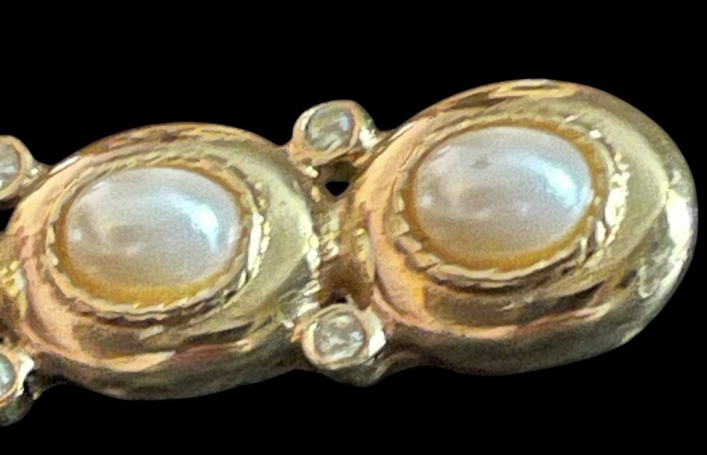 Givenchy Paris New York Brooch, Gold-plated Metal With Fancy Pearls And Rhinestones V-photo-1
