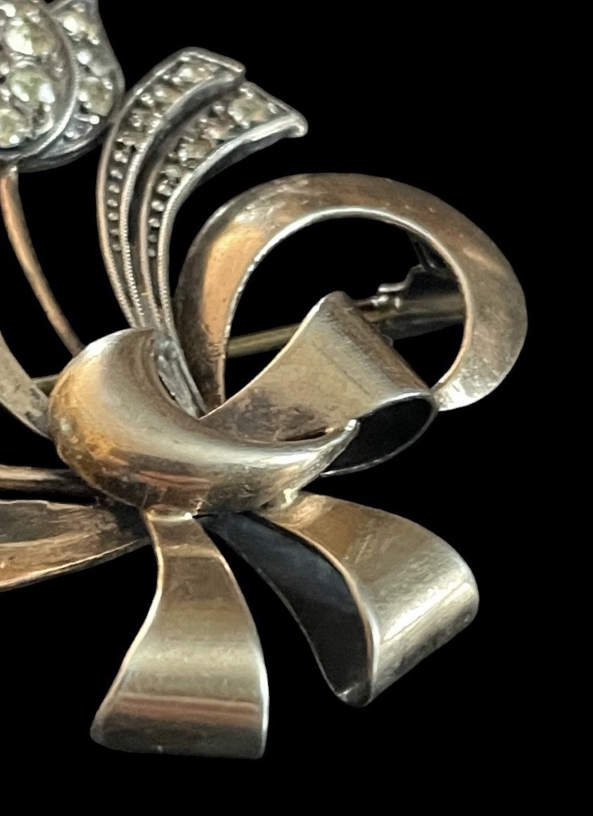 BROCHE BOUQUET DE FLEURS DE GEORGES LEGROS EN ARGENT  VERMEIL ET STRASS  VERS 1940-1950 -photo-1