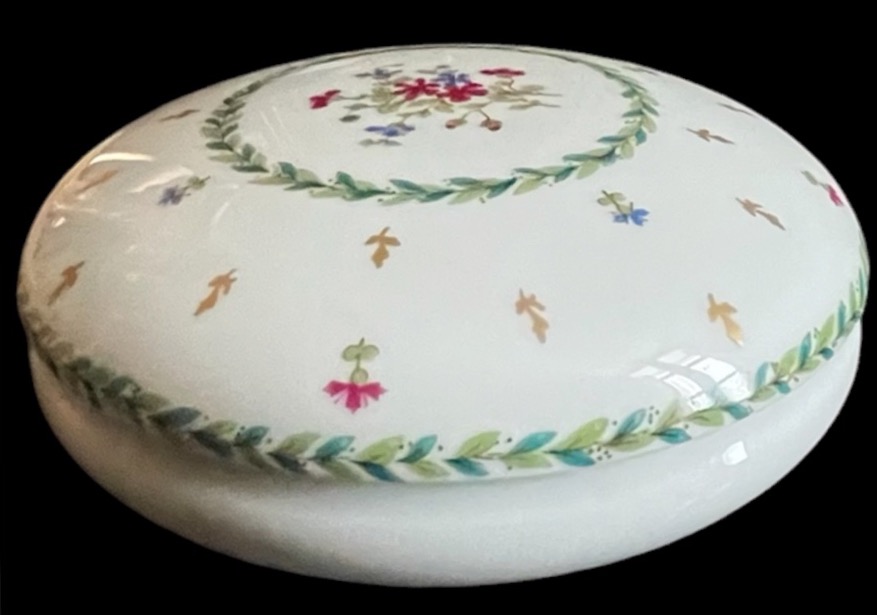 BONBONNIÈRE EN PORCELAINE DE LIMOGES DE LA MAISON HAVILAND MODÈLE VIEUX PARIS -photo-3