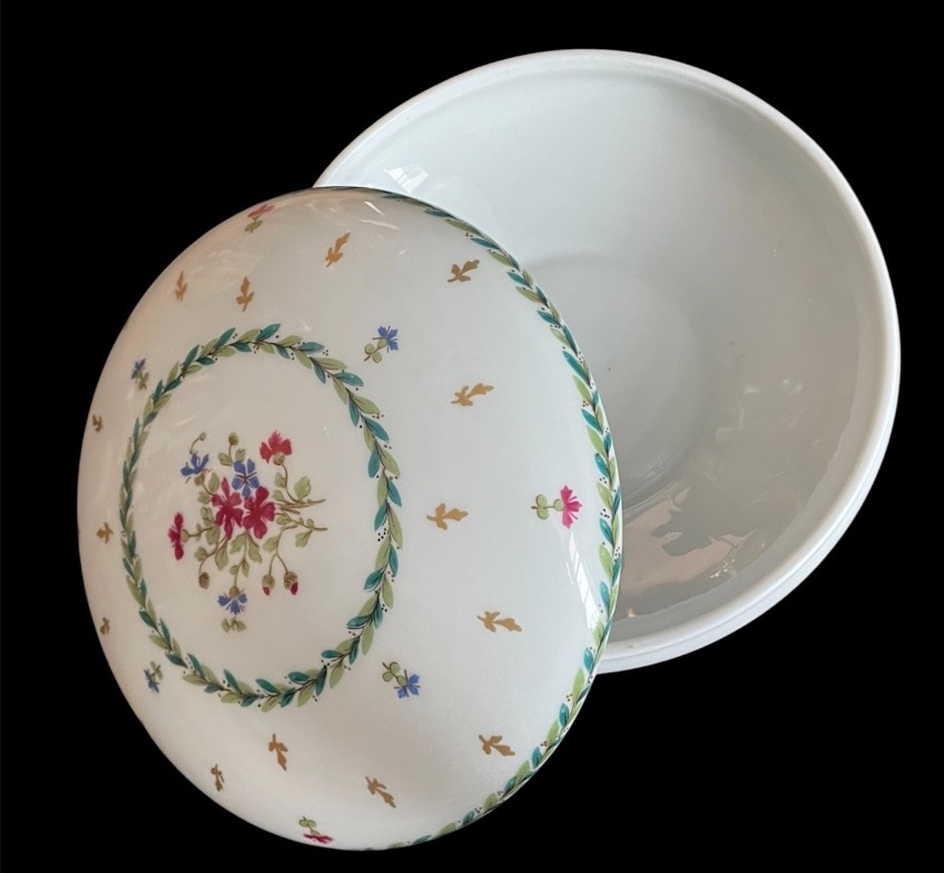 BONBONNIÈRE EN PORCELAINE DE LIMOGES DE LA MAISON HAVILAND MODÈLE VIEUX PARIS -photo-4
