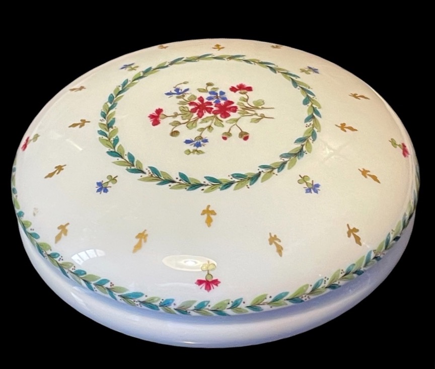 BONBONNIÈRE EN PORCELAINE DE LIMOGES DE LA MAISON HAVILAND MODÈLE VIEUX PARIS 