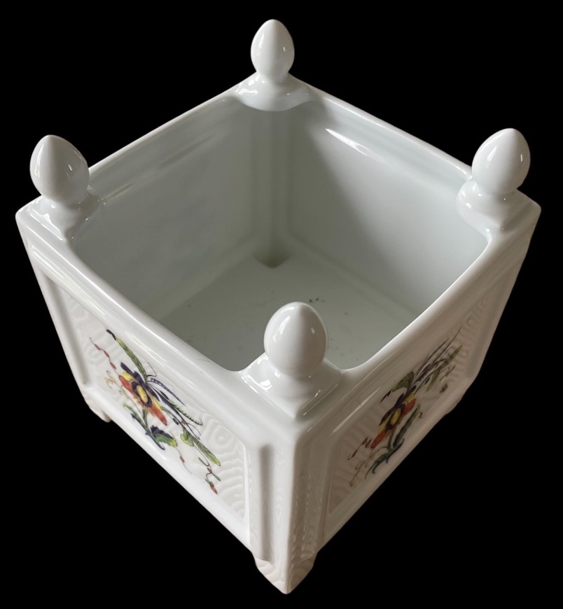 CAISSE À FLEURS  OU CACHET-POT EN PORCELAINE DE LIMOGES MAISON RAYNAUD MODÈLE LOUVIERS  -photo-3