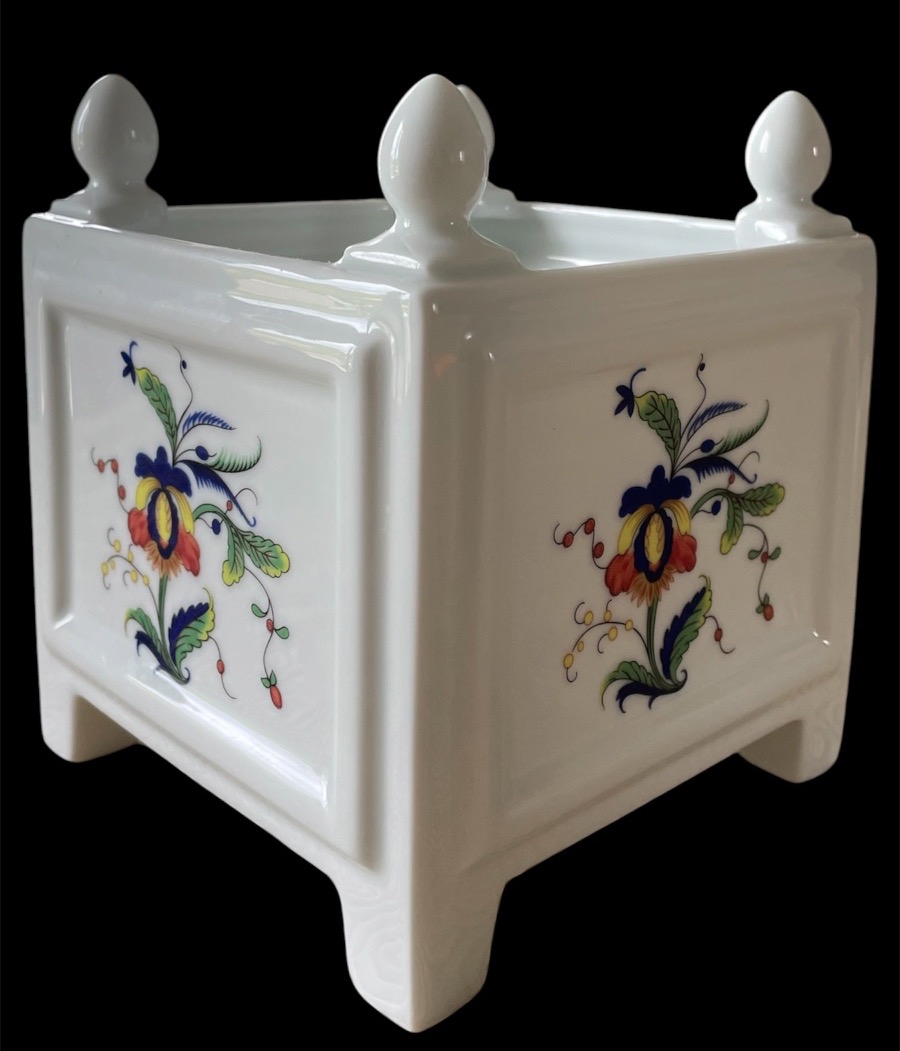 CAISSE À FLEURS  OU CACHET-POT EN PORCELAINE DE LIMOGES MAISON RAYNAUD MODÈLE LOUVIERS  