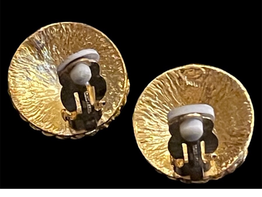 Loris Azzaro Home Accessories Set: Pair Of Charms Bracelets And Earring Clips, Circa 1980-photo-6