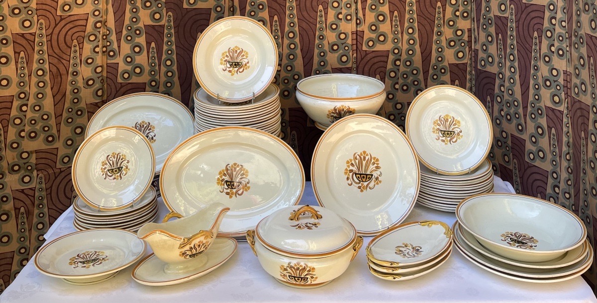57-piece Creil And Montereau Earthenware Tableware Set, "œillet" Model, Art Deco Style, Circa 1