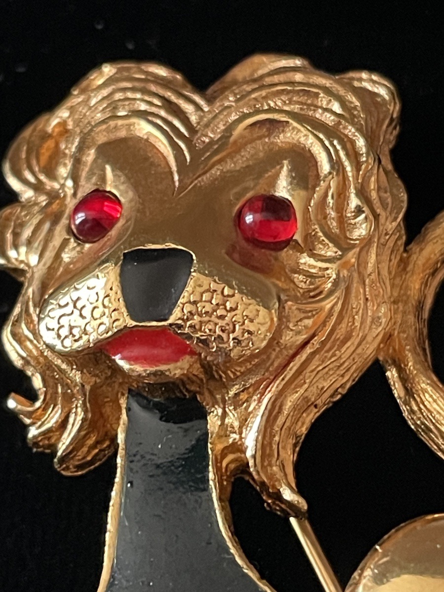 Carven Lion Bestiary Brooch In Gold-plated Metal And Red Stones -photo-4