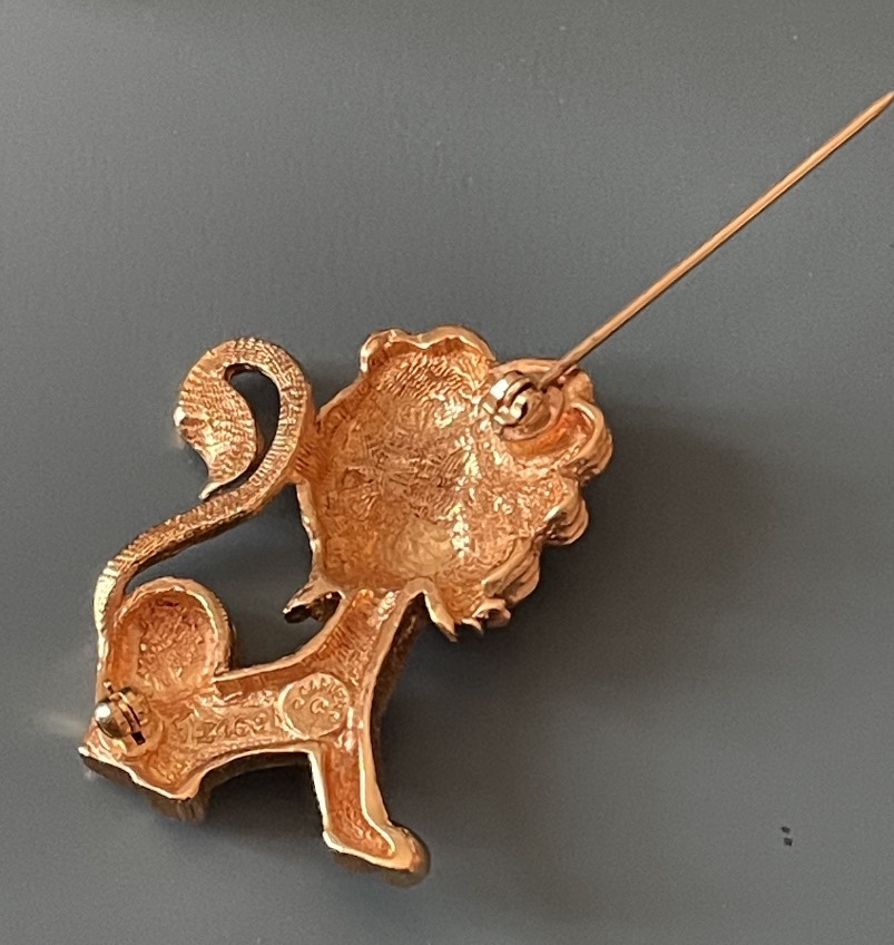 Carven Lion Bestiary Brooch In Gold-plated Metal And Red Stones -photo-5