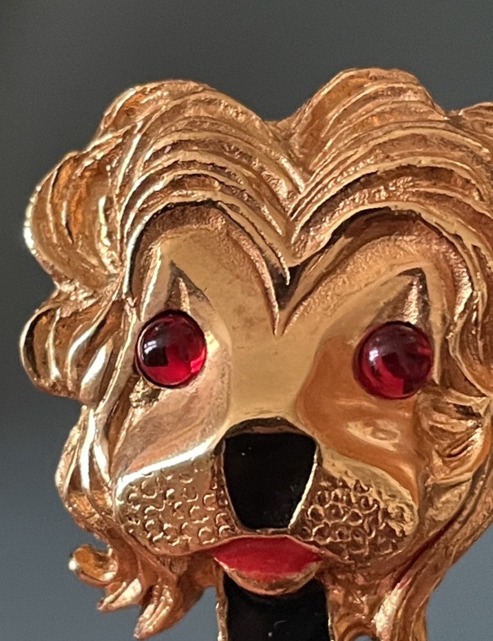Carven Lion Bestiary Brooch In Gold-plated Metal And Red Stones -photo-6