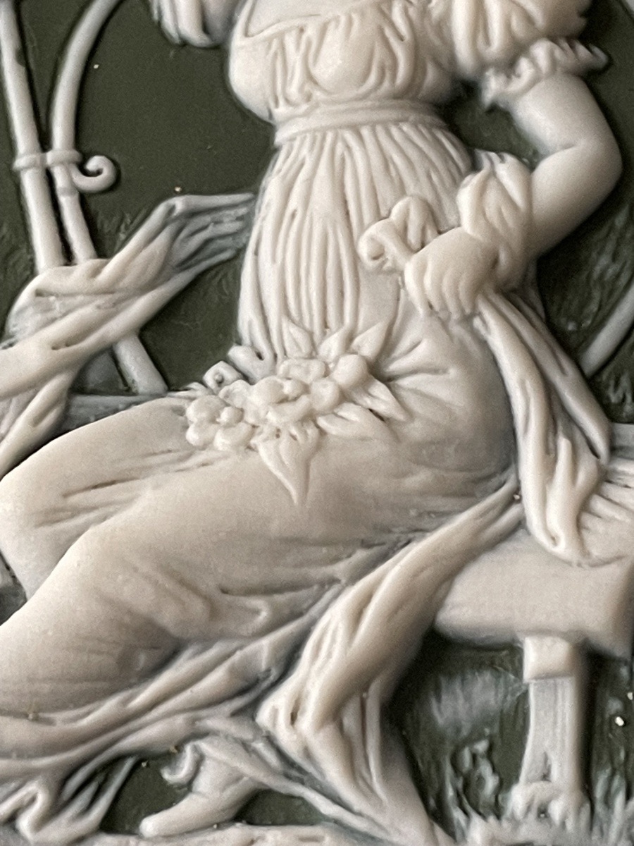 PAIRE DE PLAQUES MÉDAILLONS EN BISCUIT  STYLE ART NOUVEAU DANS LE GOÛT DE WEDGWOOD XXᵉ SIÈCLE-photo-1