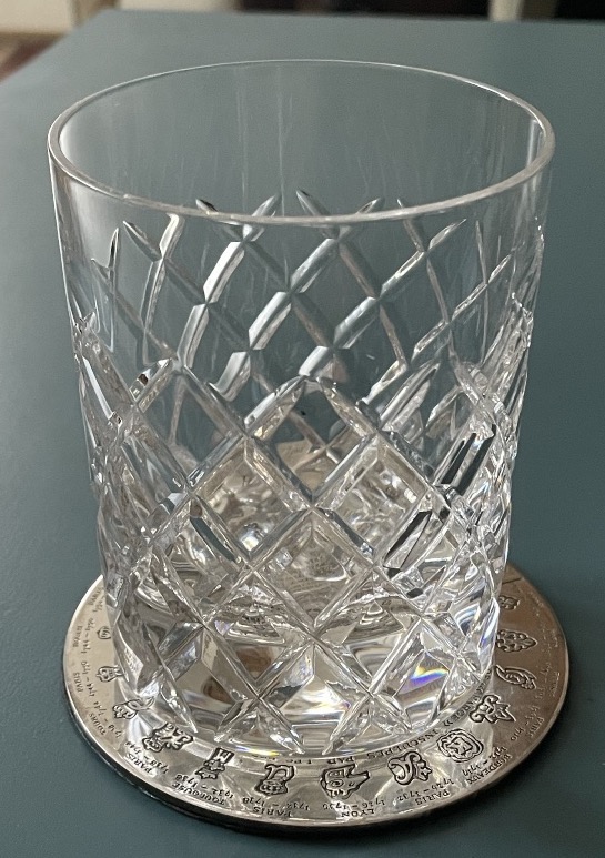 ENSEMBLE DE 4 DESSOUS DE VERRES EN MÉTAL ARGENTÉS DE LA MAISON CHRISTOFLE LES FERMIERS GÉNÉRAUX-photo-3