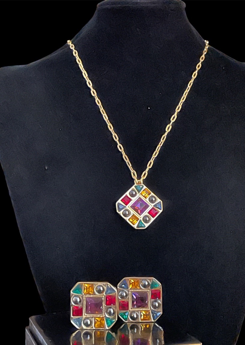 PARURE DE BIJOUX COUTURE DE LA MAISON BALMAIN - MÉTAL DORÉ ET PIERRES DE VERRE VINTAGE 1980