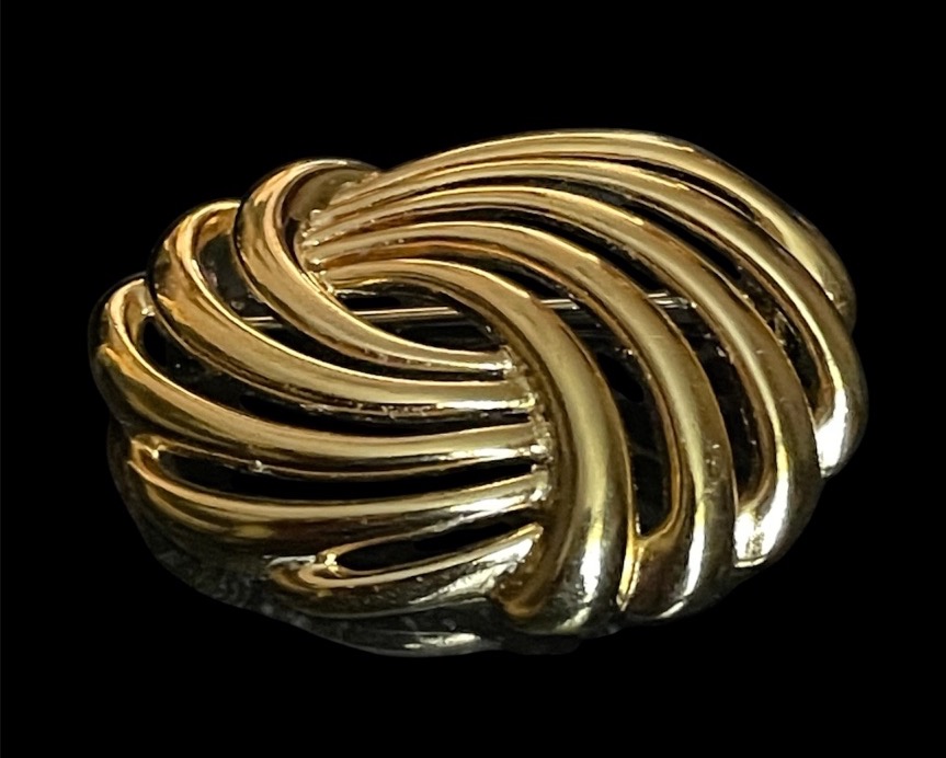 BROCHE COUTURE DE LA MAISON LANVIN MODÈLE COQUILLAGE TORSADE EN MÉTAL DORÉ LANVIN GERMANY 