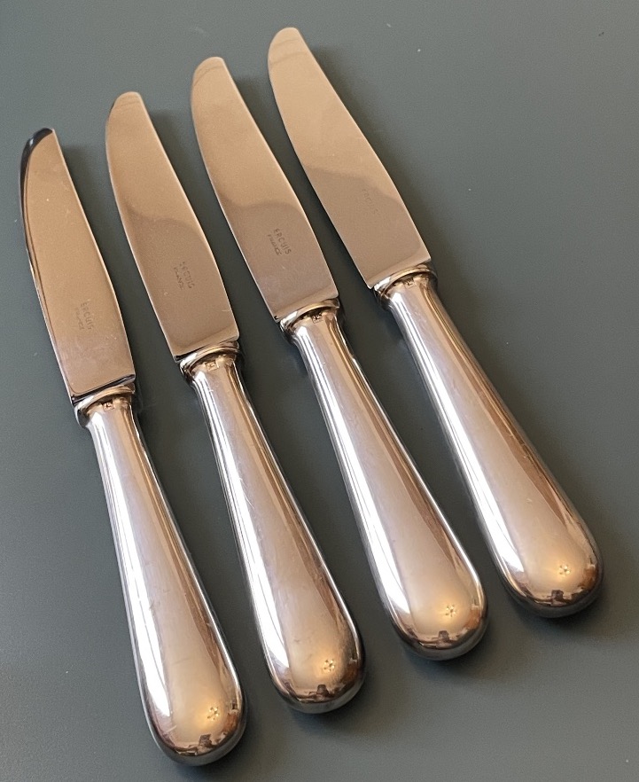 SUITE DE 11 COUTEAUX À ENTREMETS  DE LA MAISON ERCUIS MÉTAL ARGENTÉ MODÈLE BAGUETTE ARGENTERIE-photo-1