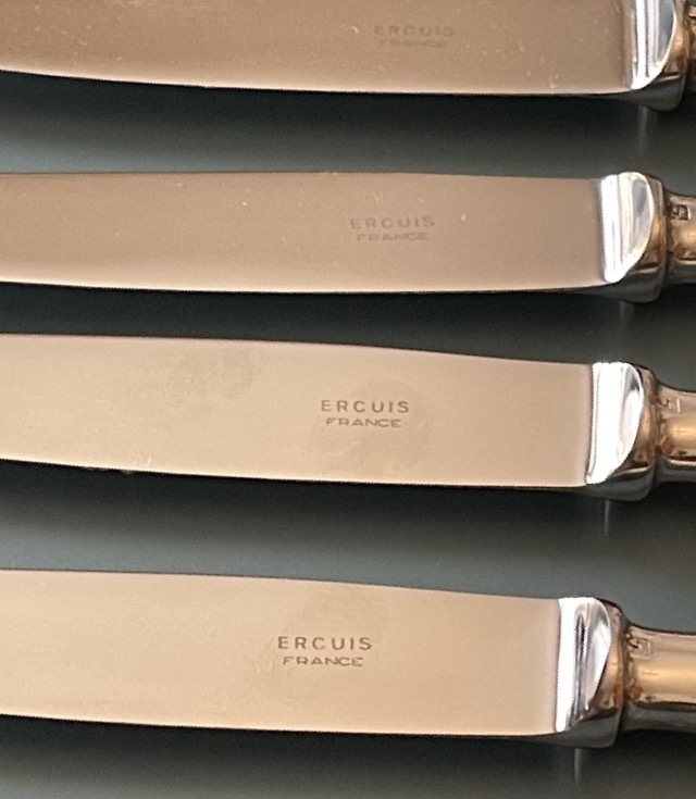 SUITE DE 11 COUTEAUX À ENTREMETS  DE LA MAISON ERCUIS MÉTAL ARGENTÉ MODÈLE BAGUETTE ARGENTERIE-photo-7
