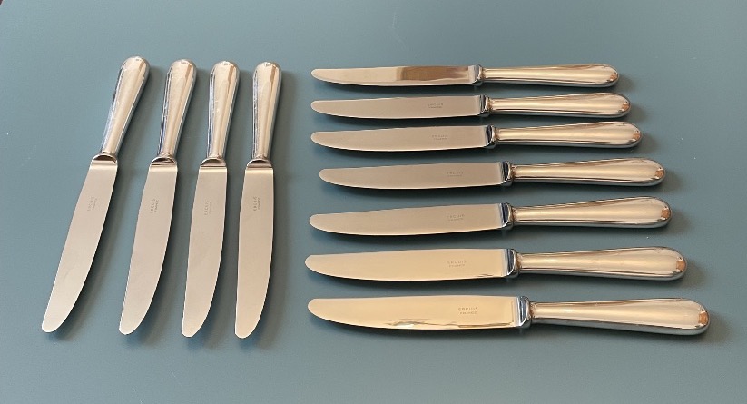 SUITE DE 11 COUTEAUX À ENTREMETS  DE LA MAISON ERCUIS MÉTAL ARGENTÉ MODÈLE BAGUETTE ARGENTERIE-photo-8