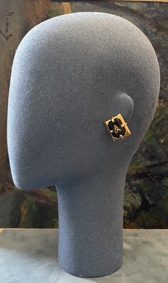 PAIRE DE BOUCLES D'OREILLES CLIPS COUTURE MAISON SONIA RYKIEL EN VERRE NOIR  & MÉTAL DORÉ -photo-3