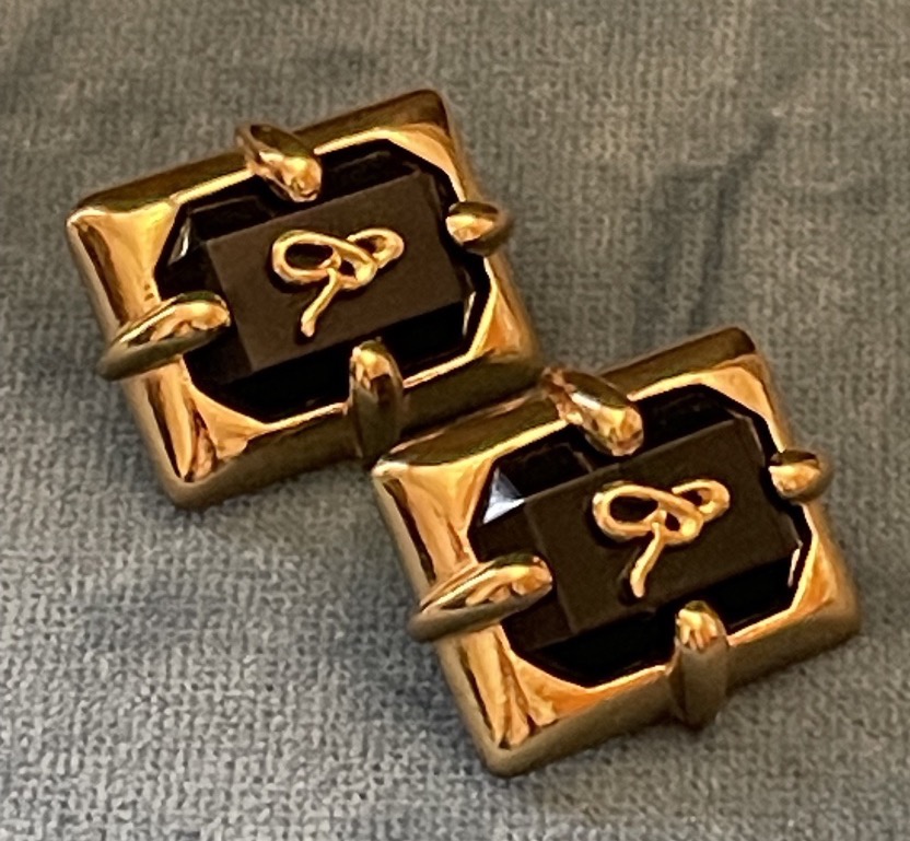 PAIRE DE BOUCLES D'OREILLES CLIPS COUTURE MAISON SONIA RYKIEL EN VERRE NOIR  & MÉTAL DORÉ -photo-4