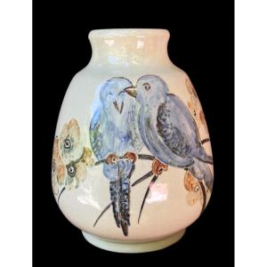 VASE EN FAÏENCE DE LA CÉRAMISTE SIMONE LARRIEU DÉCOR D'OISEAUX ET FLEURS VERS 1940-1950
