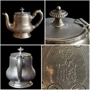 THÉIÈRE ÉGOISTE AUX CHIFFRES  D'HENRI V COMTE DE CHAMBORD SOUVENIR HISTORIQUE NOBLE COURONNE