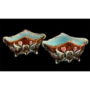 PAIRE DE PETITES JARDINIÈRES EN FAÏENCE ÉMAILLÉE À DÉCOR FLORAL STYLE ART NOUVEAU DÉBUT XXE