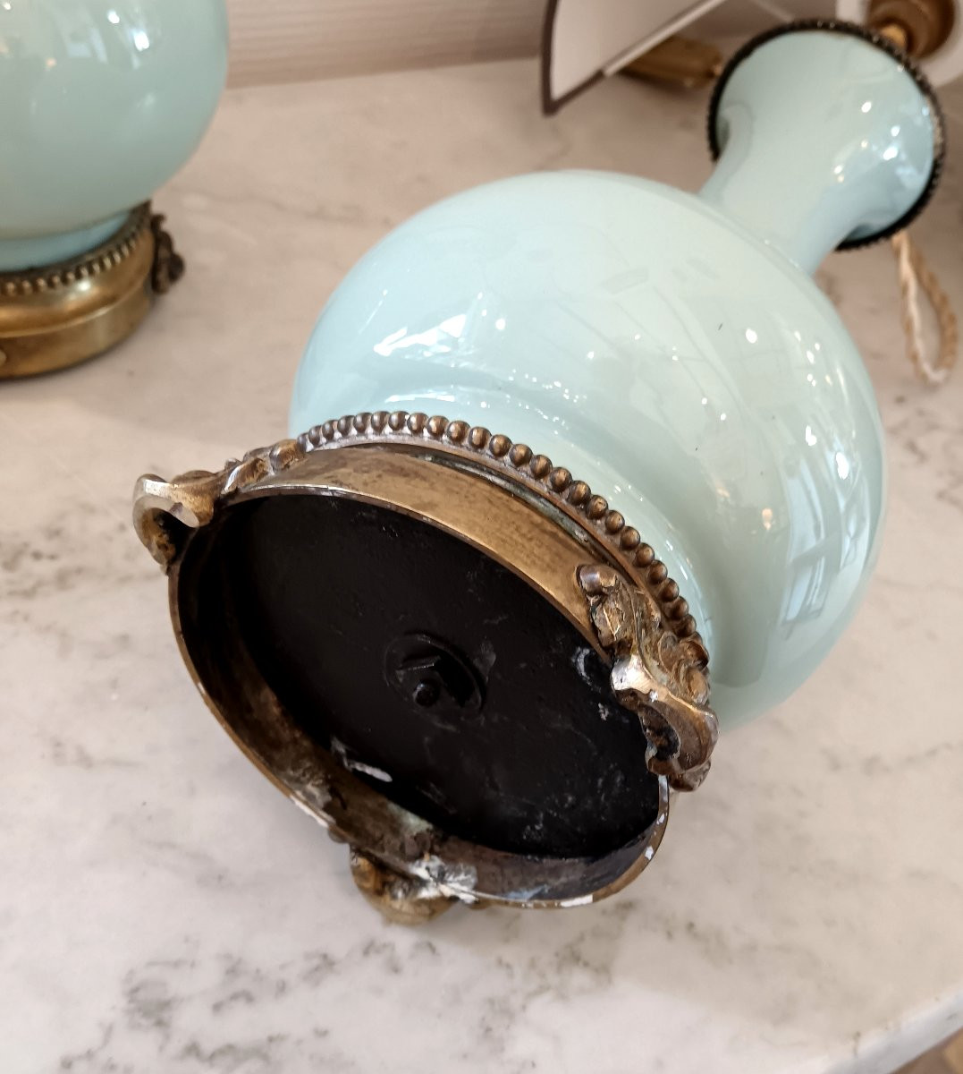 Paire de lampes à pétrole en opaline et abat jour-photo-5