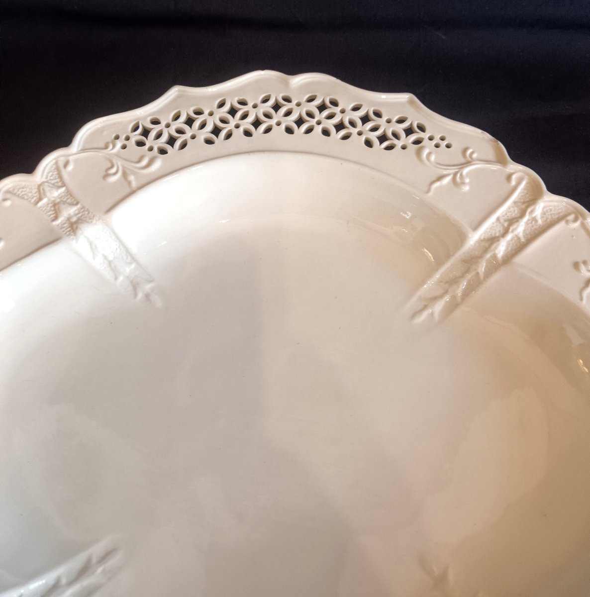 Plat en faïence fine de Leeds fin 18e siècle-photo-4