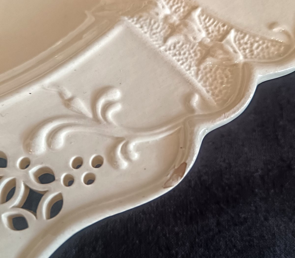 Plat en faïence fine de Leeds fin 18e siècle-photo-4