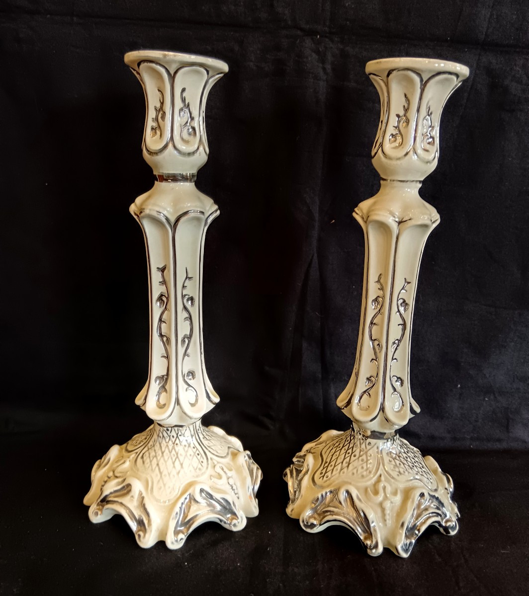 Paire de bougeoirs en faïence de Langeais
