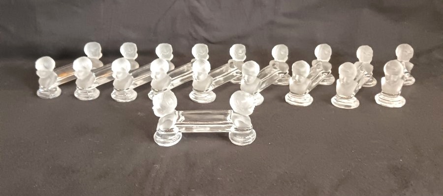 Suite de 10 porte couteaux en cristal de Baccarat modèle "Houdon"