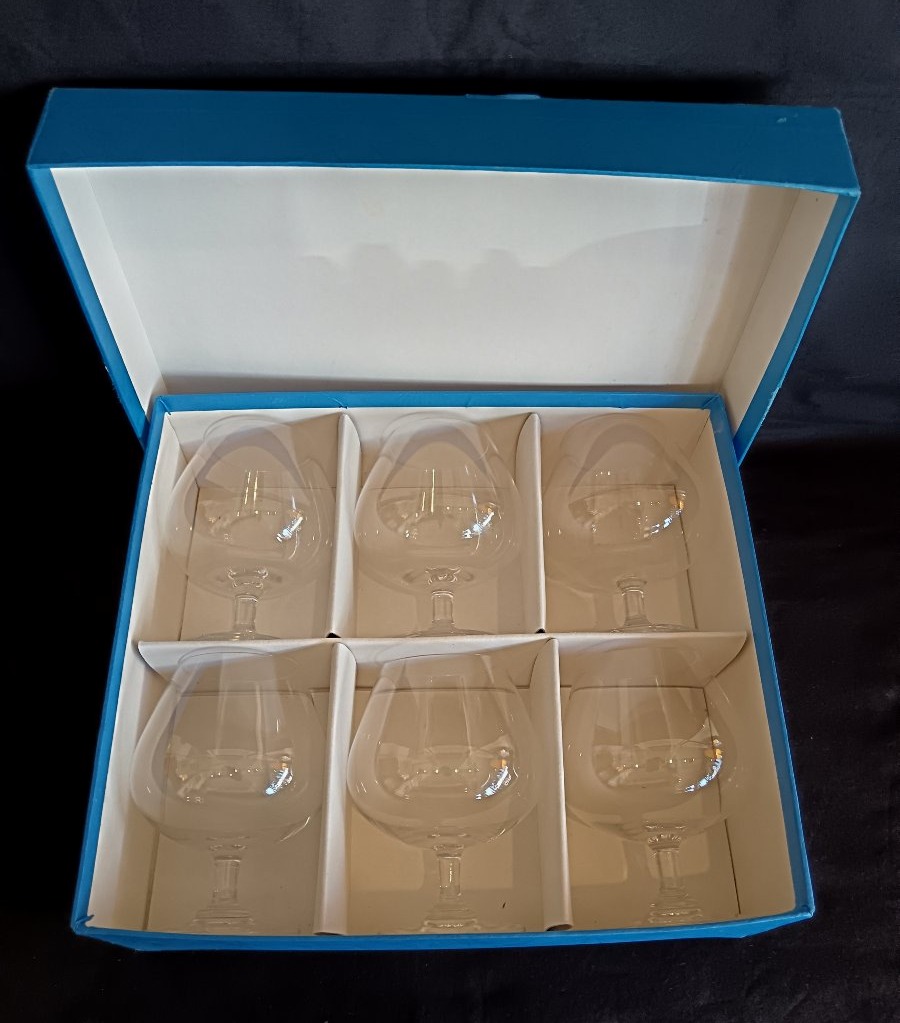 Suite de six verres à Cognac en cristal de Saint Louis-photo-2