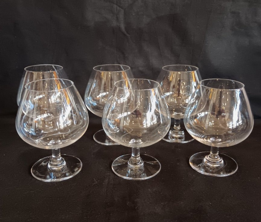 Suite de six verres à Cognac en cristal de Saint Louis