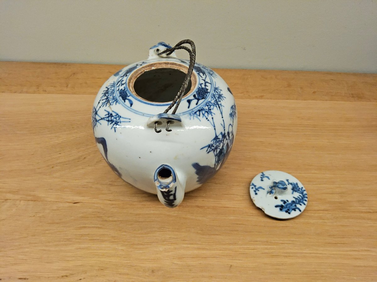Vietnamese White And Blue Teapot -photo-1