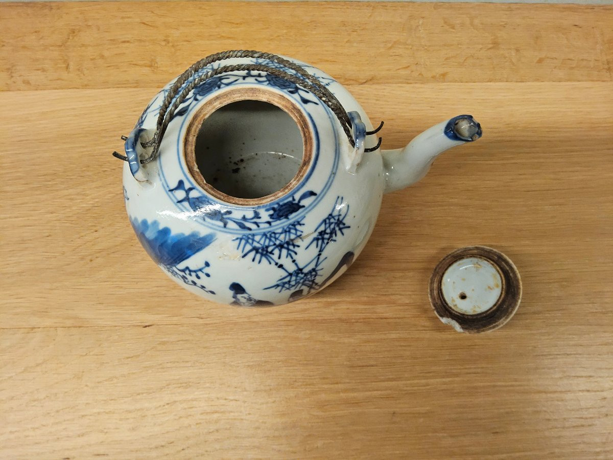Vietnamese White And Blue Teapot -photo-4