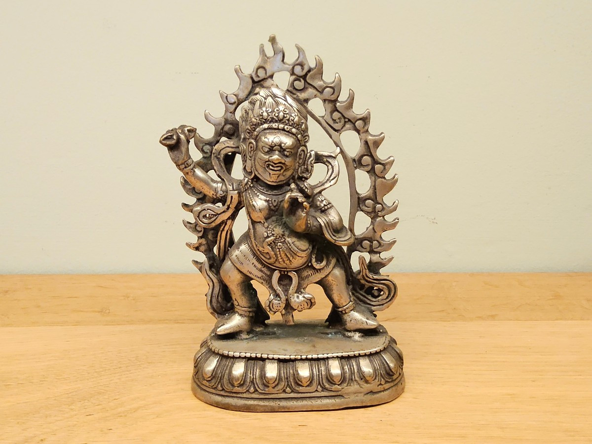 Statue en bronze argentée de Vajrapani