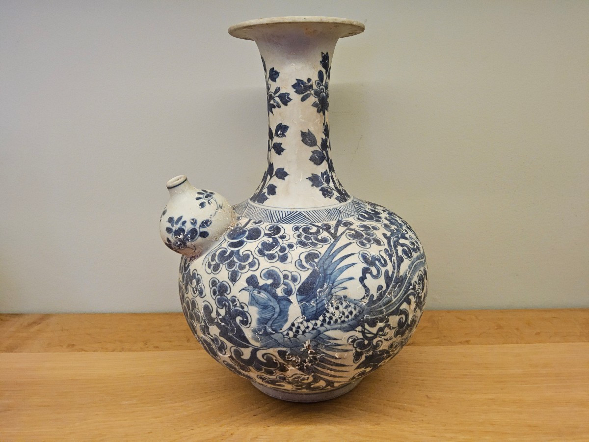 Kendi en porcelaine blanc bleu, époque Ming. 