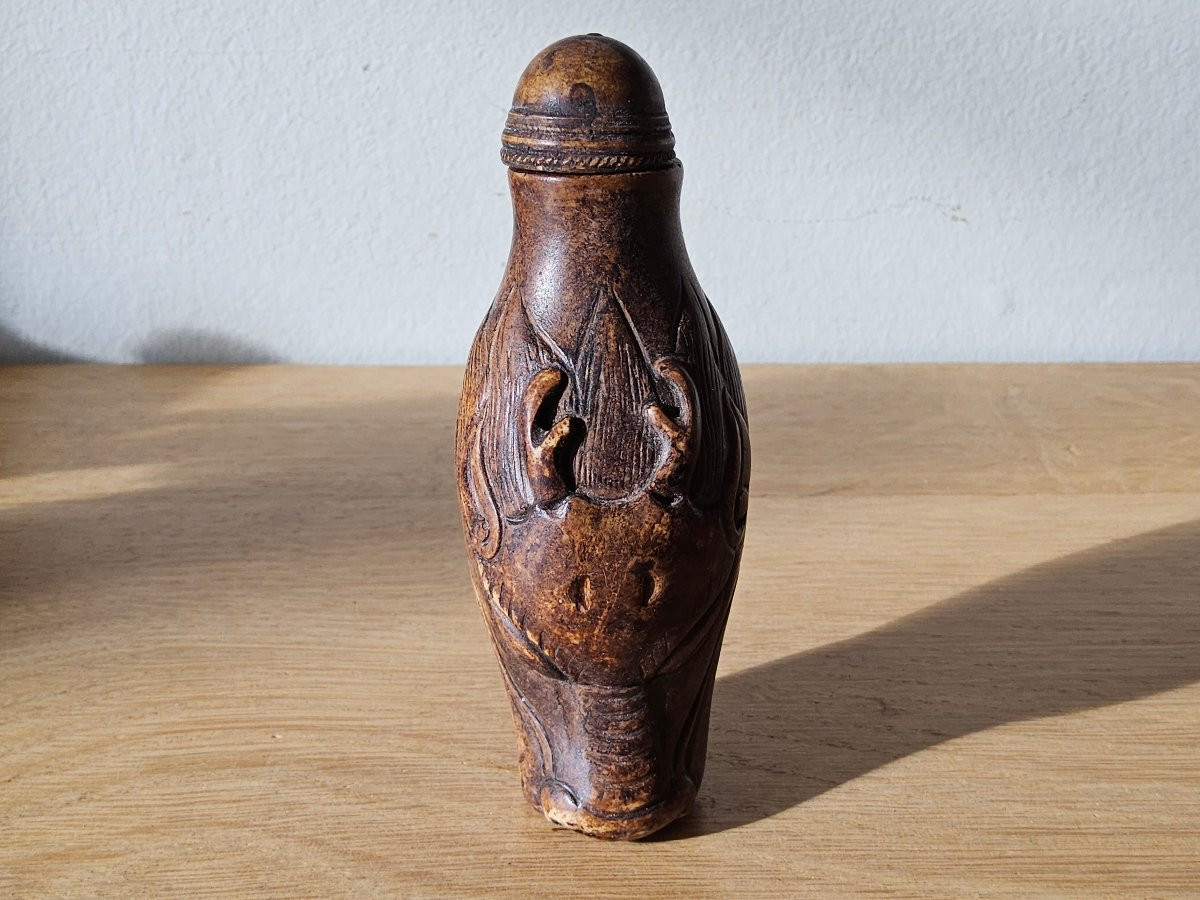 Chinese Snuffbox In Brown Stone With A "dragon Head" Design-photo-3