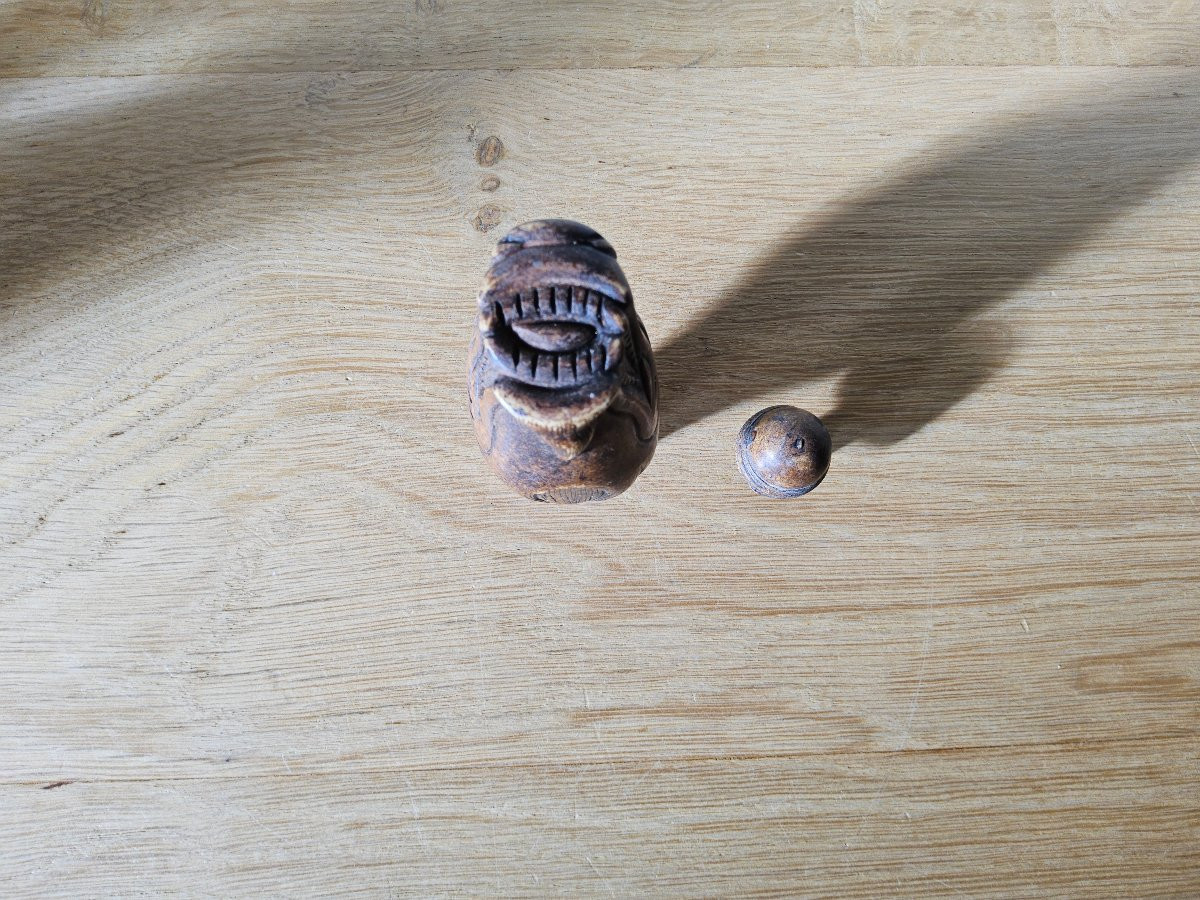 Chinese Snuffbox In Brown Stone With A "dragon Head" Design-photo-4