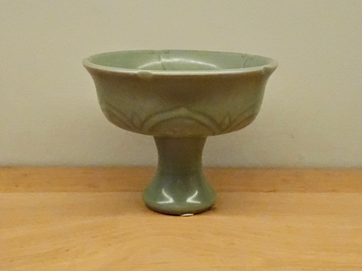 Coupe sur piedouche chinoise des fours de Longquan