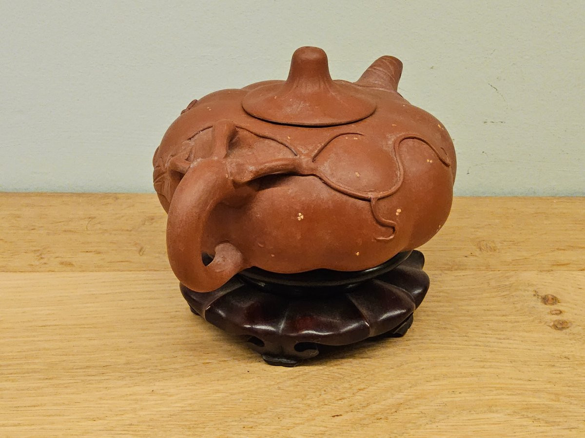 Théière en argile de Yixing avec incrustations d’or-photo-2