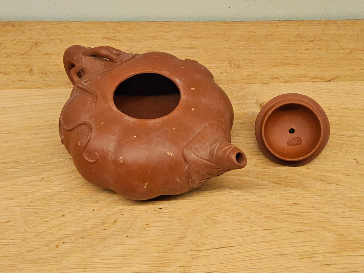 Théière en argile de Yixing avec incrustations d’or-photo-3