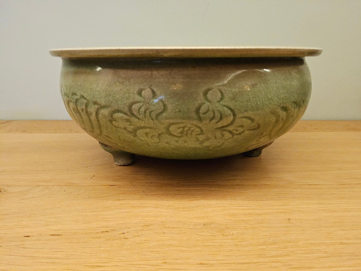 Large Incense Burner From The Longquan Kilns. Ming Dynasty -photo-2