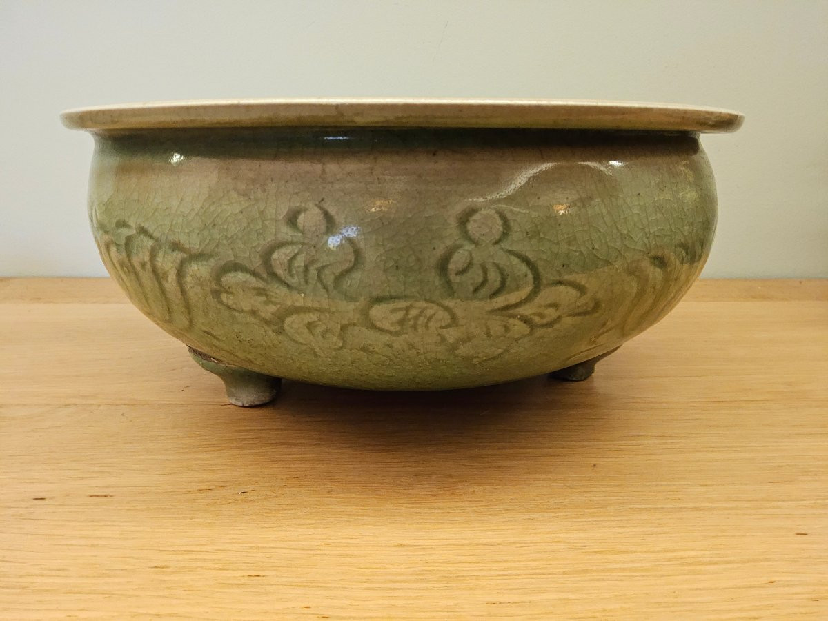 Large Incense Burner From The Longquan Kilns. Ming Dynasty -photo-1